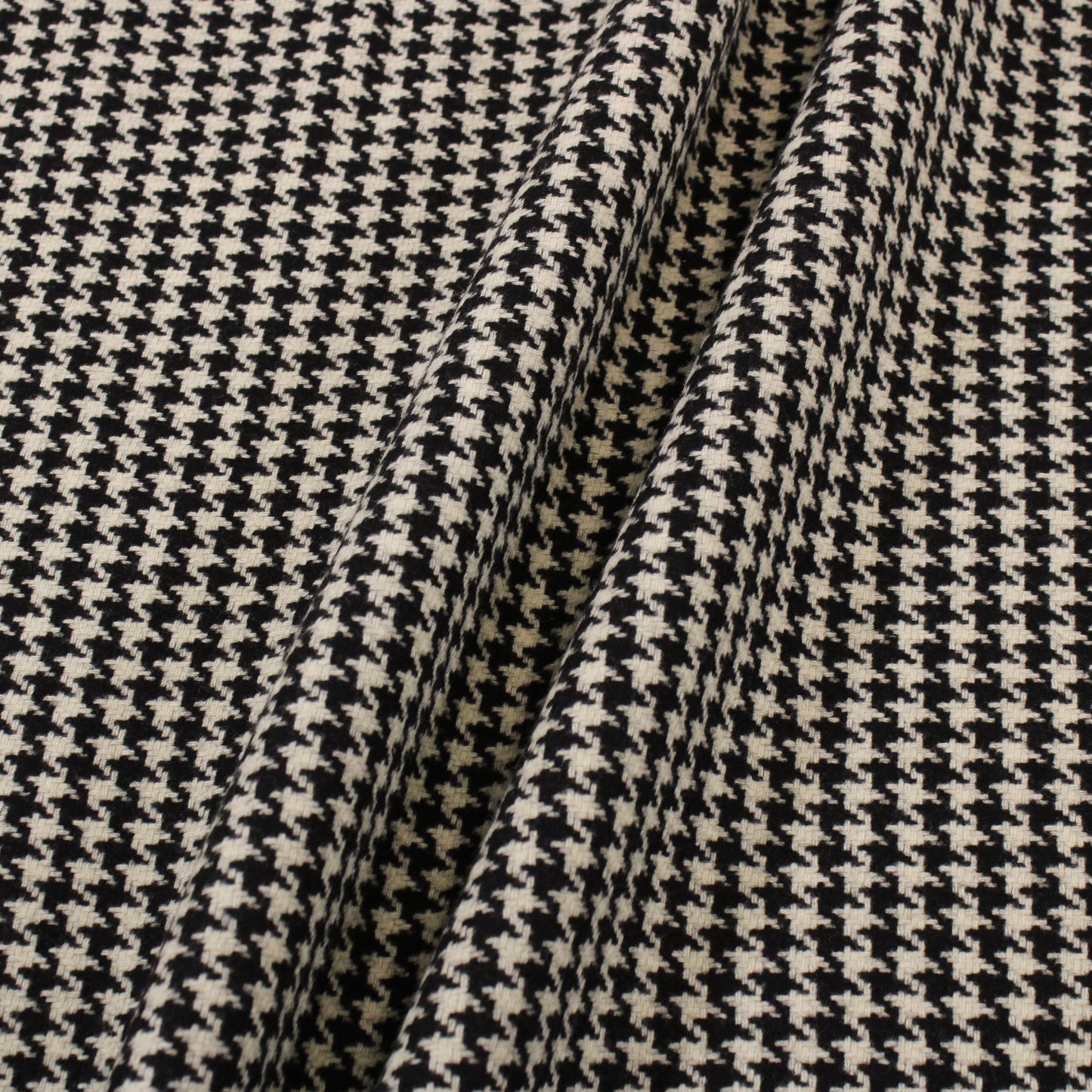 BLACK AND IVORY HOUNDSTOOTH WOOL