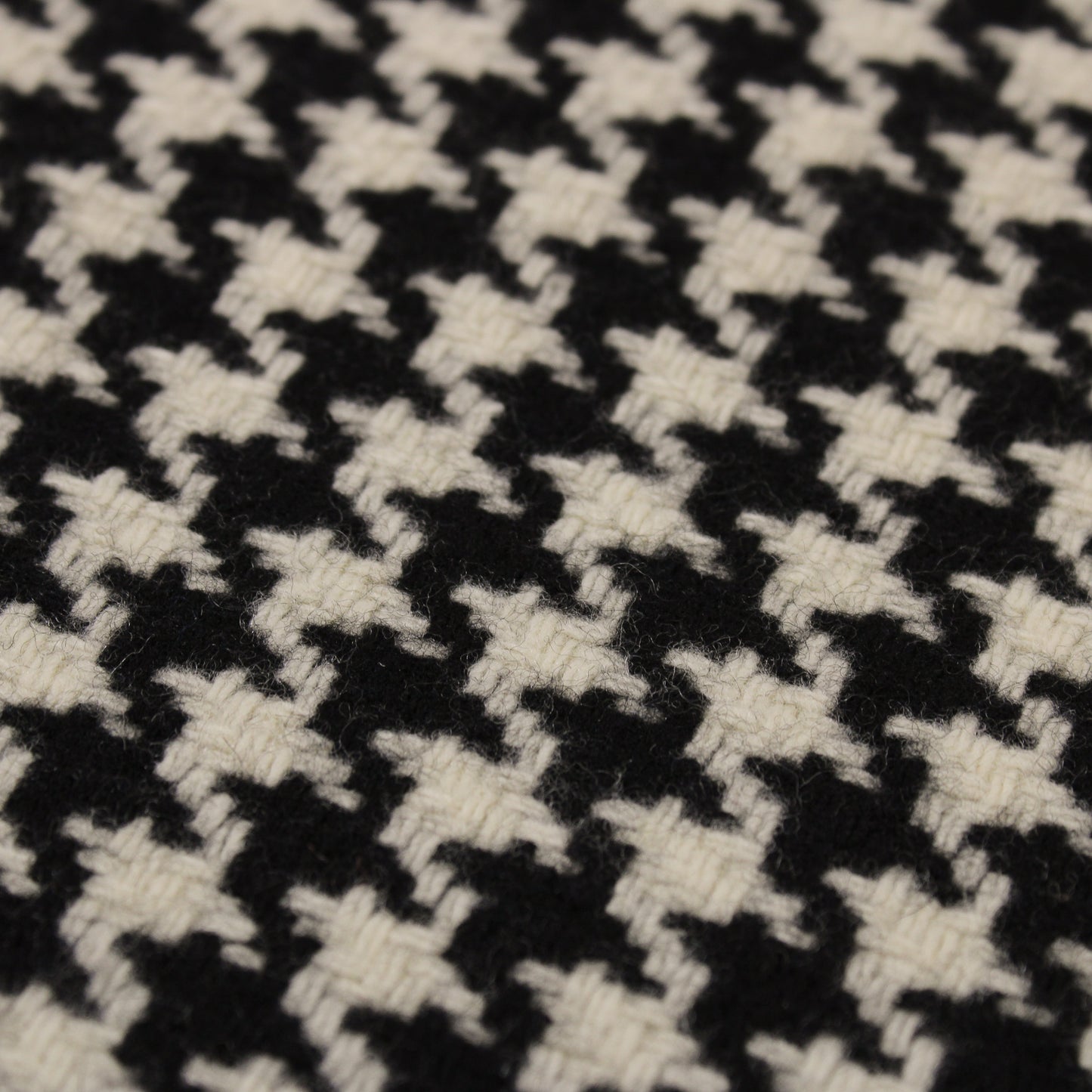 BLACK AND IVORY HOUNDSTOOTH WOOL