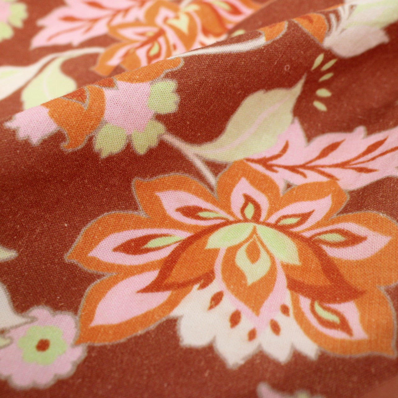 4 1/2 YARDS RETRO FLORAL LINEN