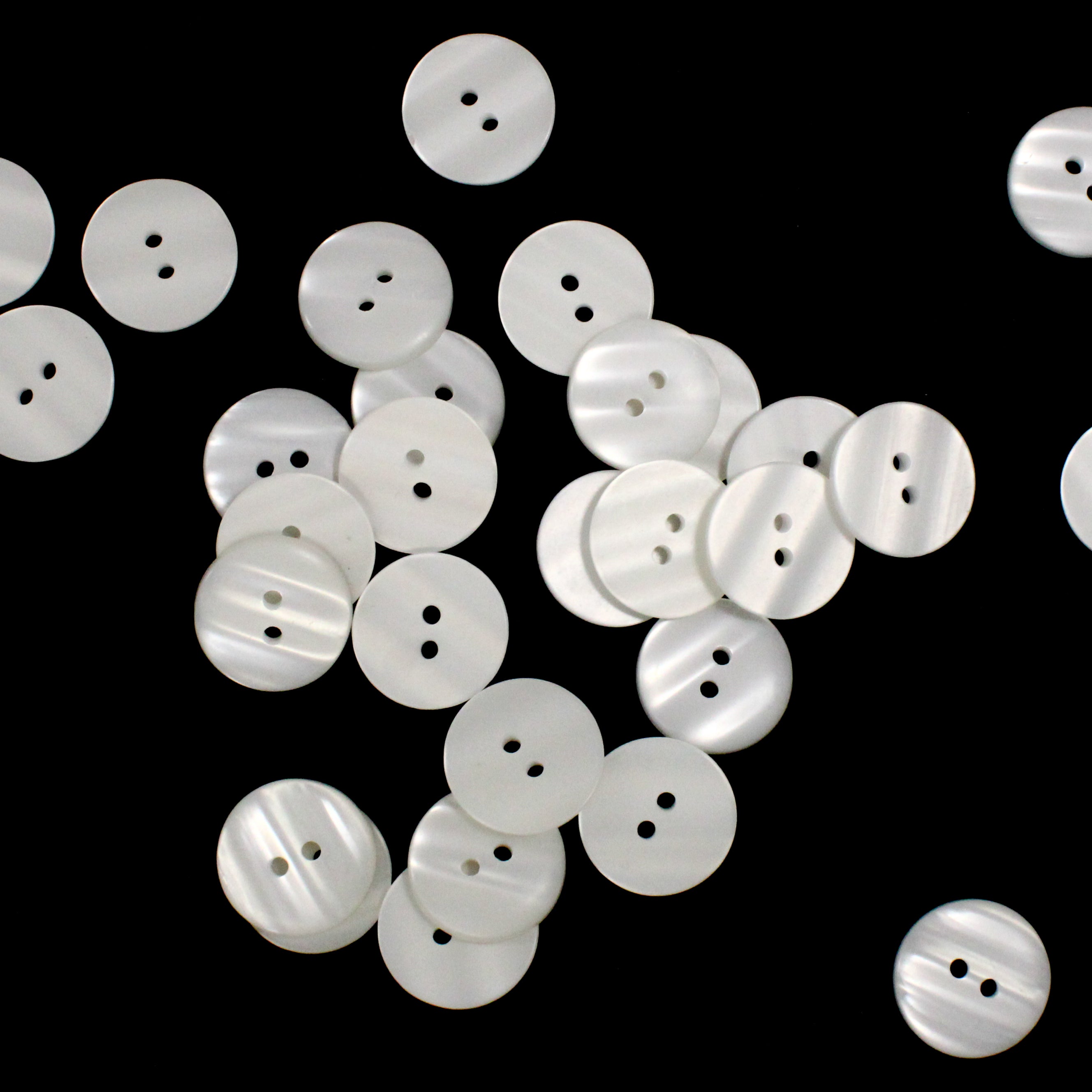 FLAT PEARL BUTTONS