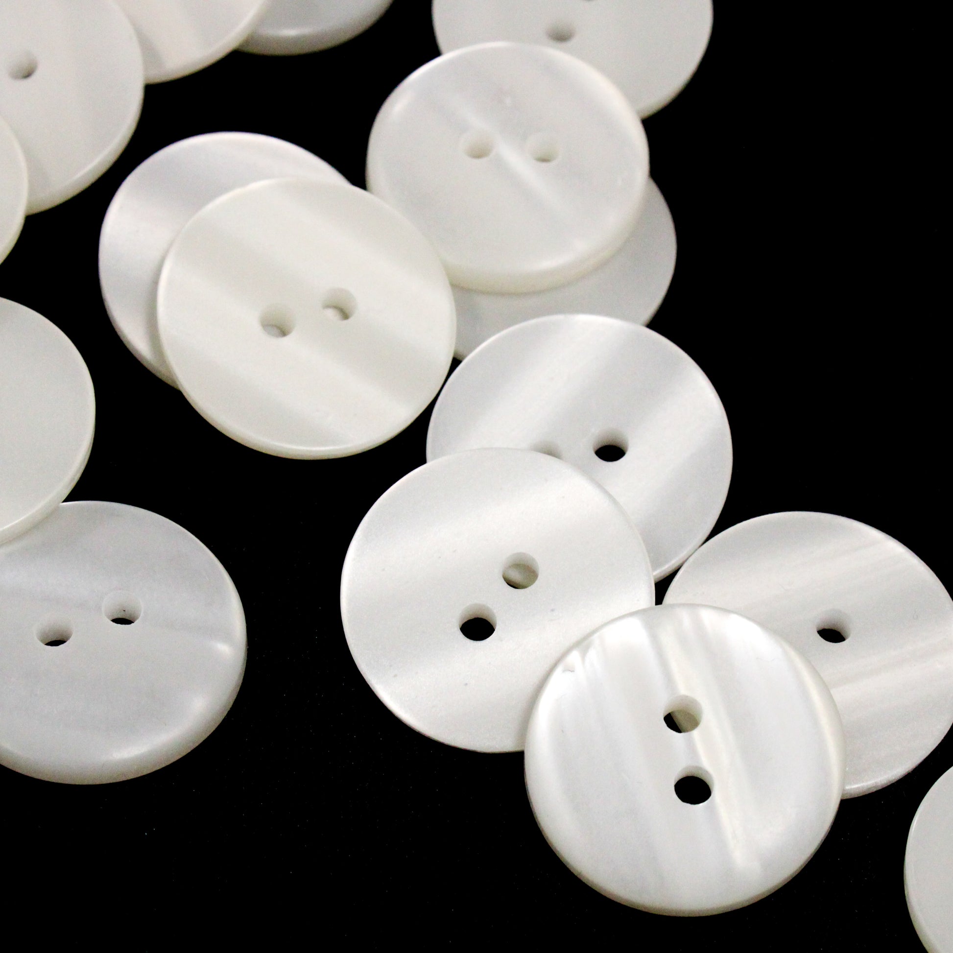 FLAT PEARL BUTTONS